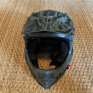 Troy Lee Designs D3 Fiberlite US Helmet: Mono NEW